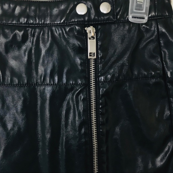 H&M Shiny Vinyl Zipper Skirt - Picture 4 of 10